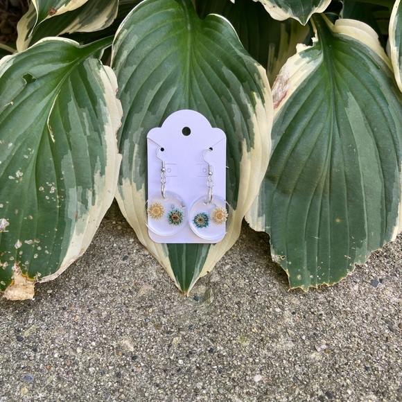 Handmade resin earrings - Picture 1 of 4